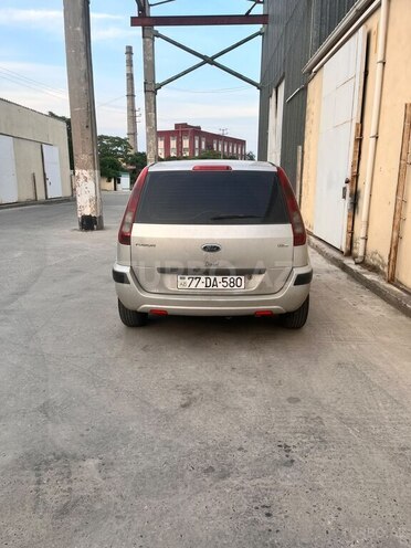 Ford Fusion-3