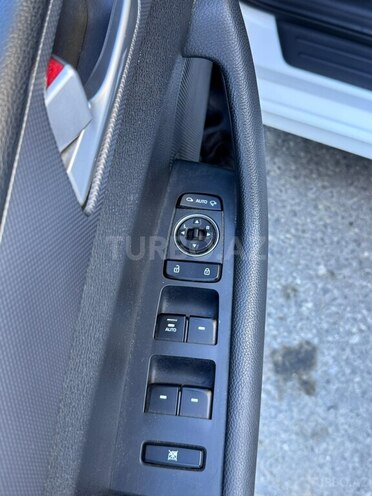 Hyundai Sonata-15