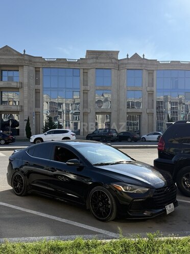 Hyundai Elantra-1