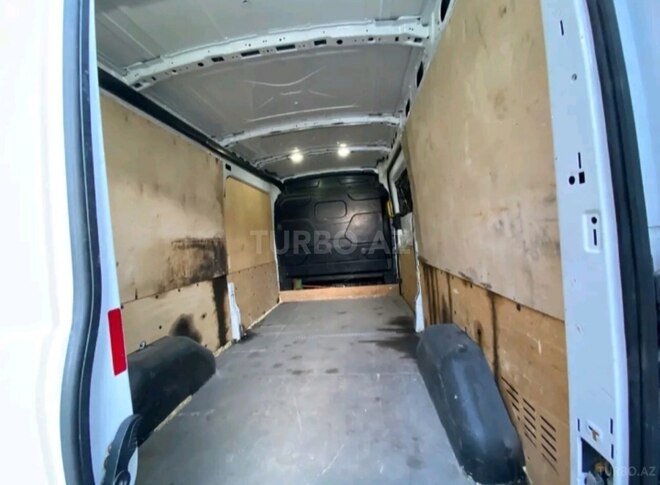 Ford Transit-5