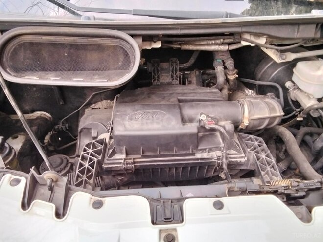 Ford Transit-9