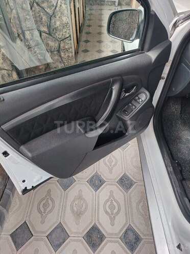 Renault Duster-7