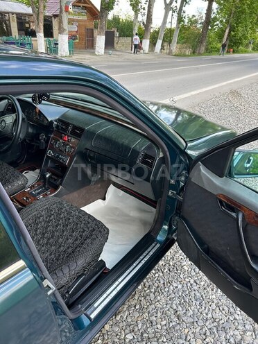 Mercedes C 220-12