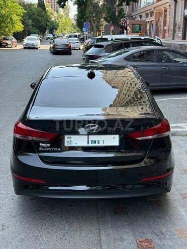 Hyundai Elantra-4