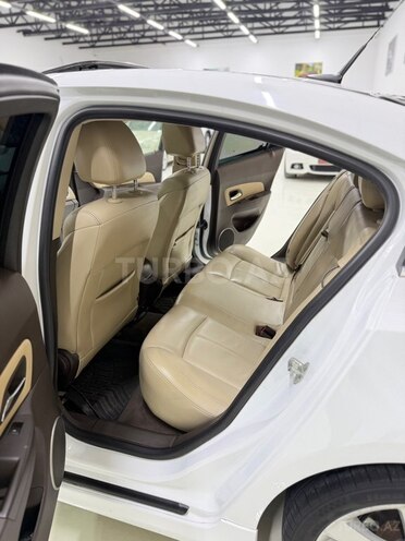 Chevrolet Cruze-15