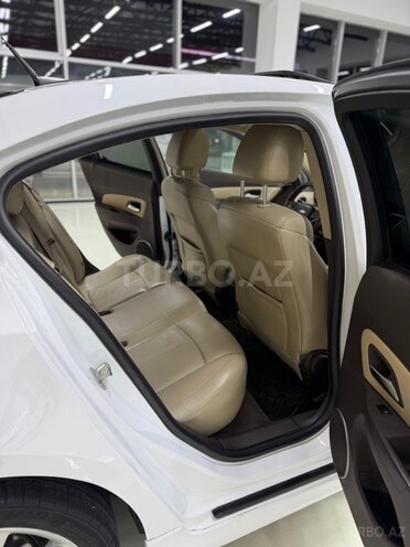 Chevrolet Cruze-13