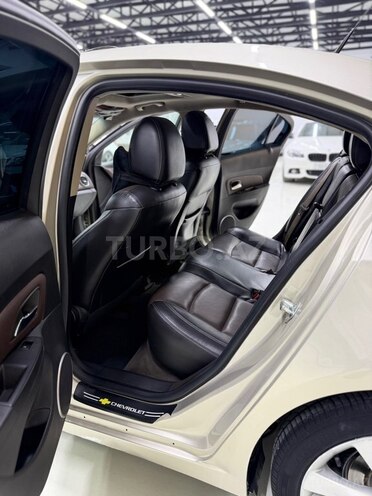 Chevrolet Cruze-13