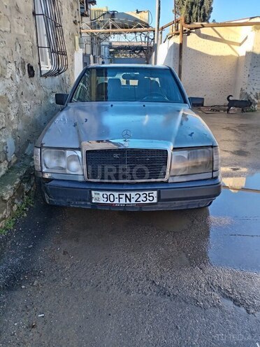 Mercedes E 200-1