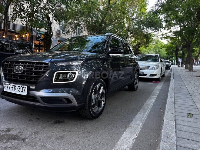 Hyundai Venue-1