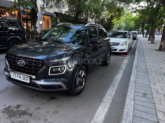 Hyundai Venue-2