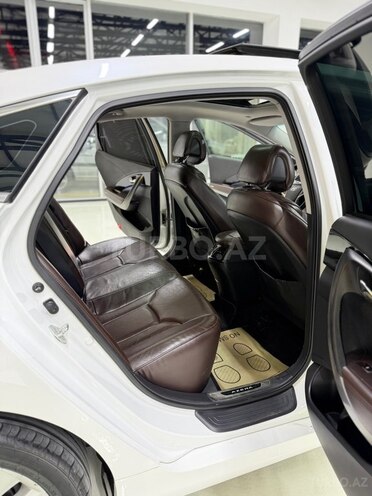 Hyundai Azera-12