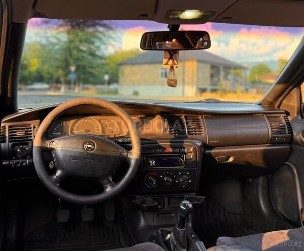 Opel Vectra-10
