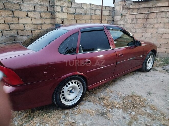 Opel Vectra-4