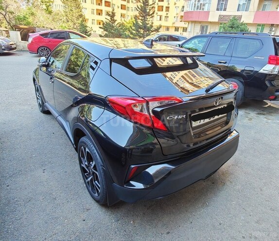 Toyota C-HR-10