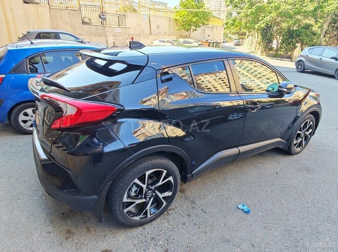 Toyota C-HR-11