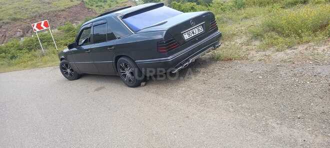 Mercedes 250 D-2