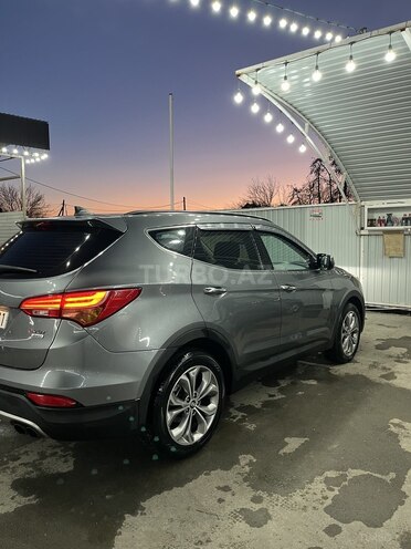 Hyundai Santa Fe-12
