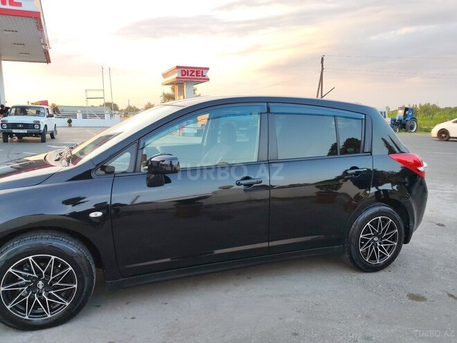 Nissan Tiida-6