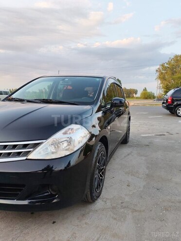 Nissan Tiida-5