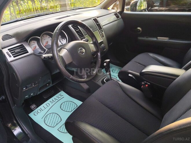 Nissan Tiida-10