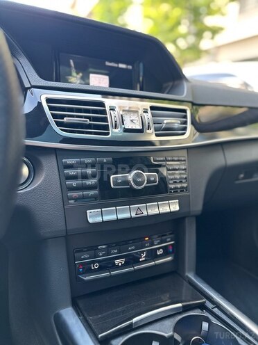 Mercedes E 220-10