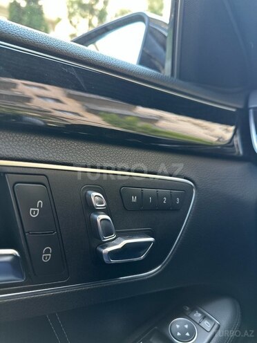 Mercedes E 220-11