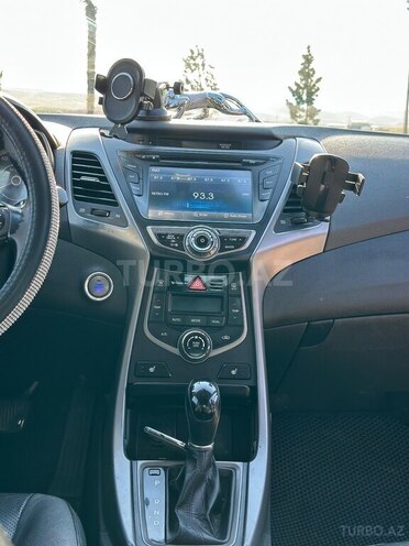 Hyundai Elantra-2