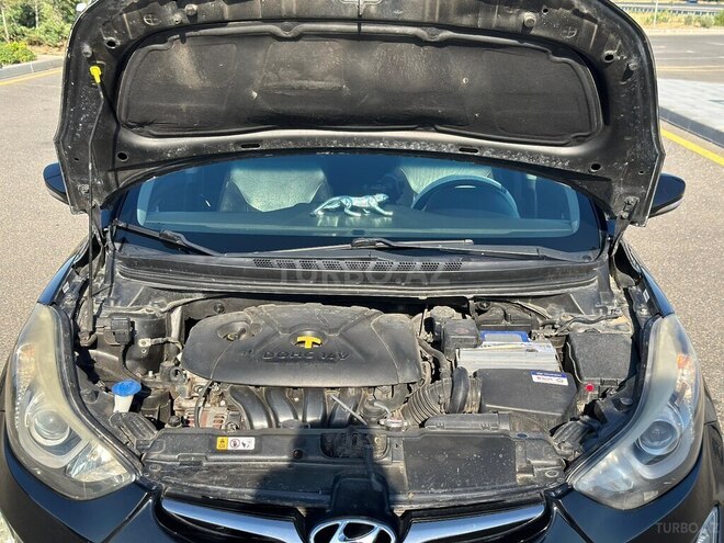 Hyundai Elantra-9