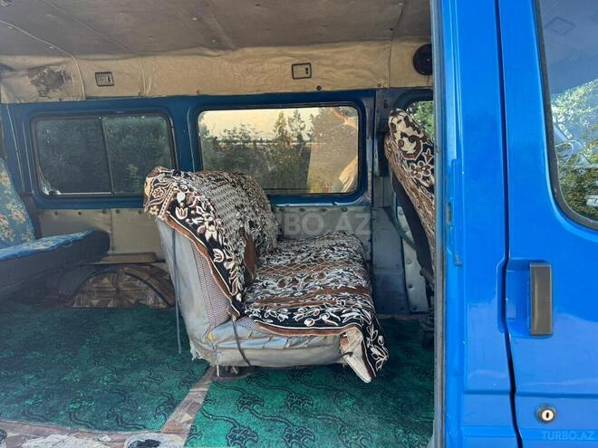 Ford Transit-9