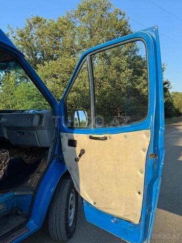 Ford Transit-8