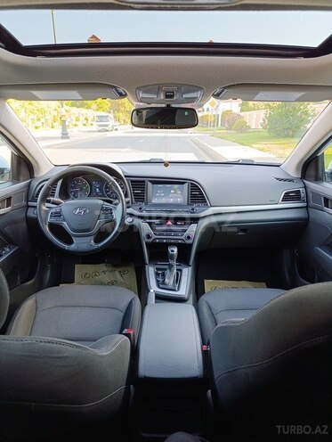 Hyundai Elantra-8