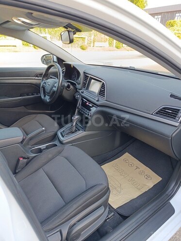 Hyundai Elantra-9