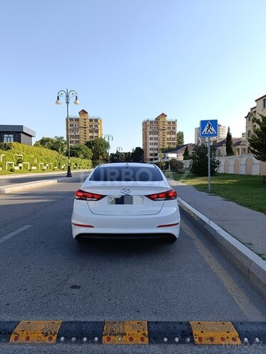 Hyundai Elantra-6