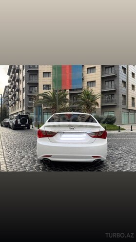 Hyundai Sonata-2