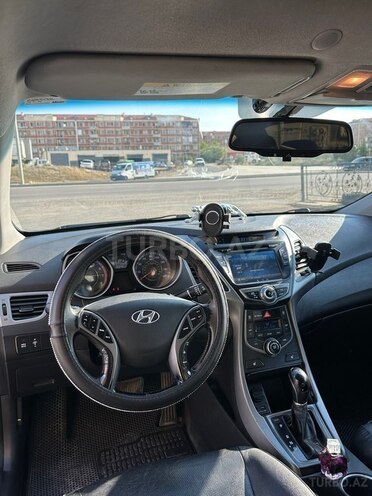 Hyundai Elantra-11