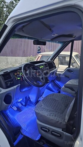 Ford Transit-6