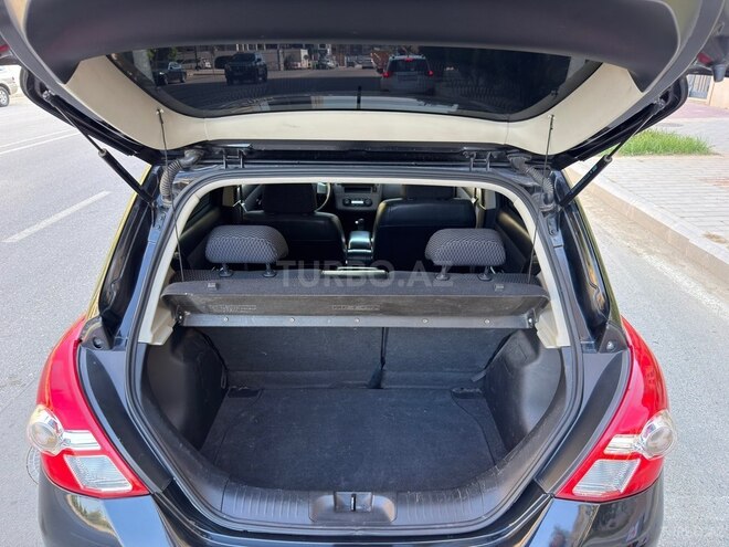 Nissan Tiida-15