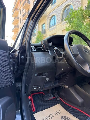 Nissan Tiida-13
