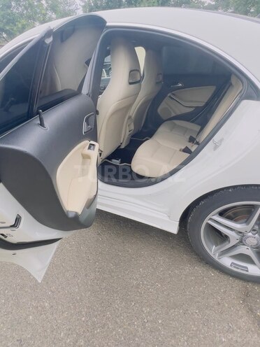 Mercedes CLA 250 4MATIC-10