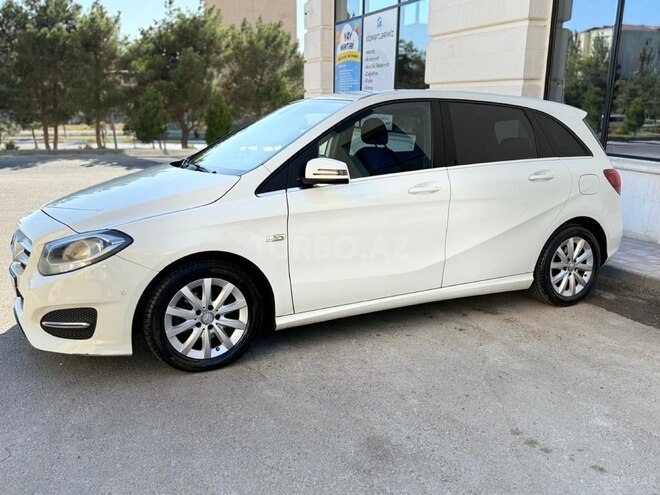 Mercedes B 180-6