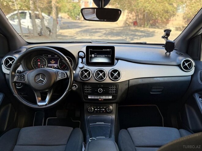 Mercedes B 180-3