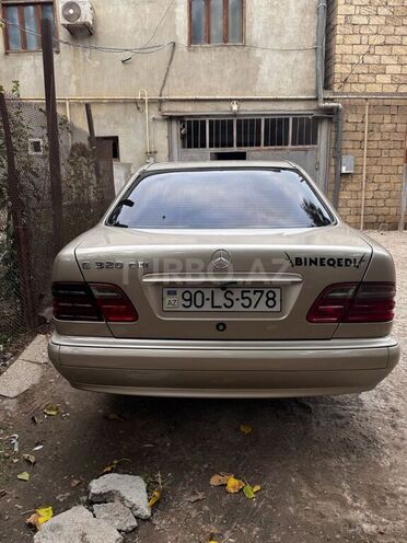 Mercedes E 220-2
