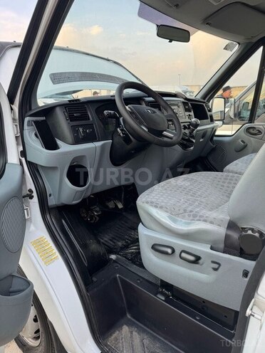 Ford Transit-3