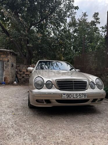 Mercedes E 220-10
