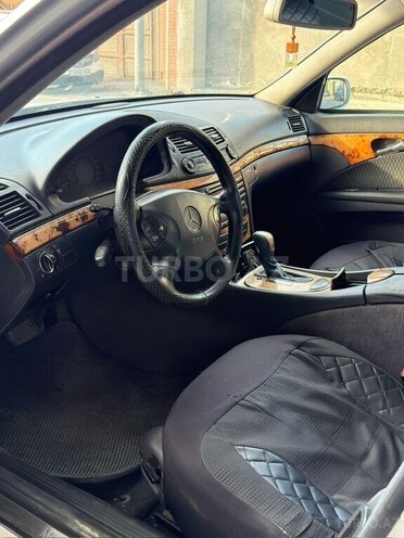 Mercedes E 200-5