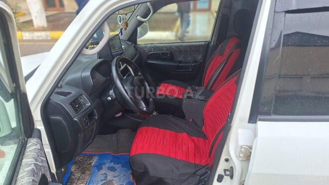 Mitsubishi Pajero io-7