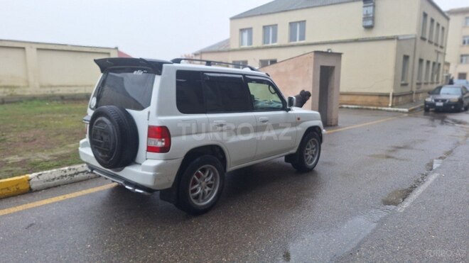 Mitsubishi Pajero io-6