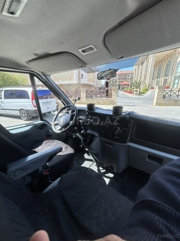Ford Transit-10