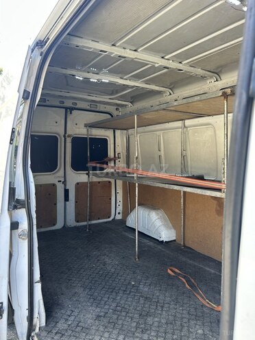 Ford Transit-9