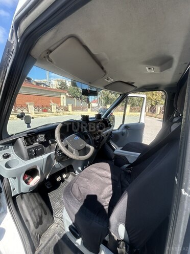 Ford Transit-12